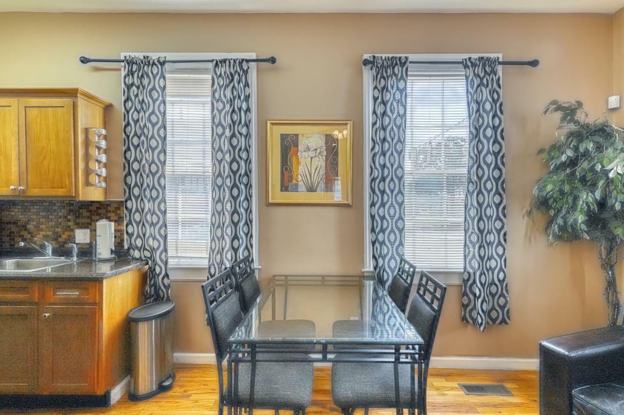 Savannah City Line Villa Exterior photo